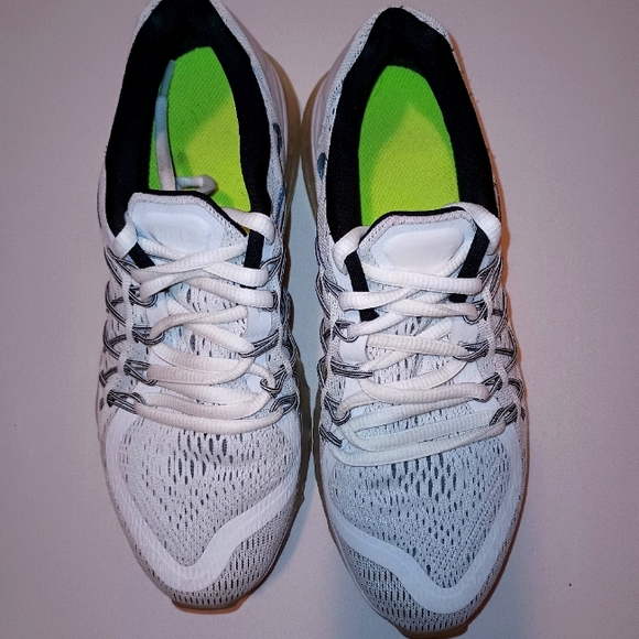 Sneakers - Picture 3 of 9